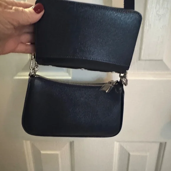 Kate Spade Navy Blue w/ Daisy Crossbody NWOT - Picture 3 of 4